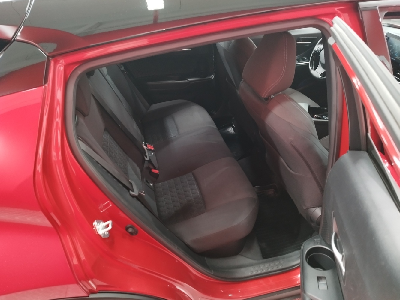Toyota C-HR vaihtoauto