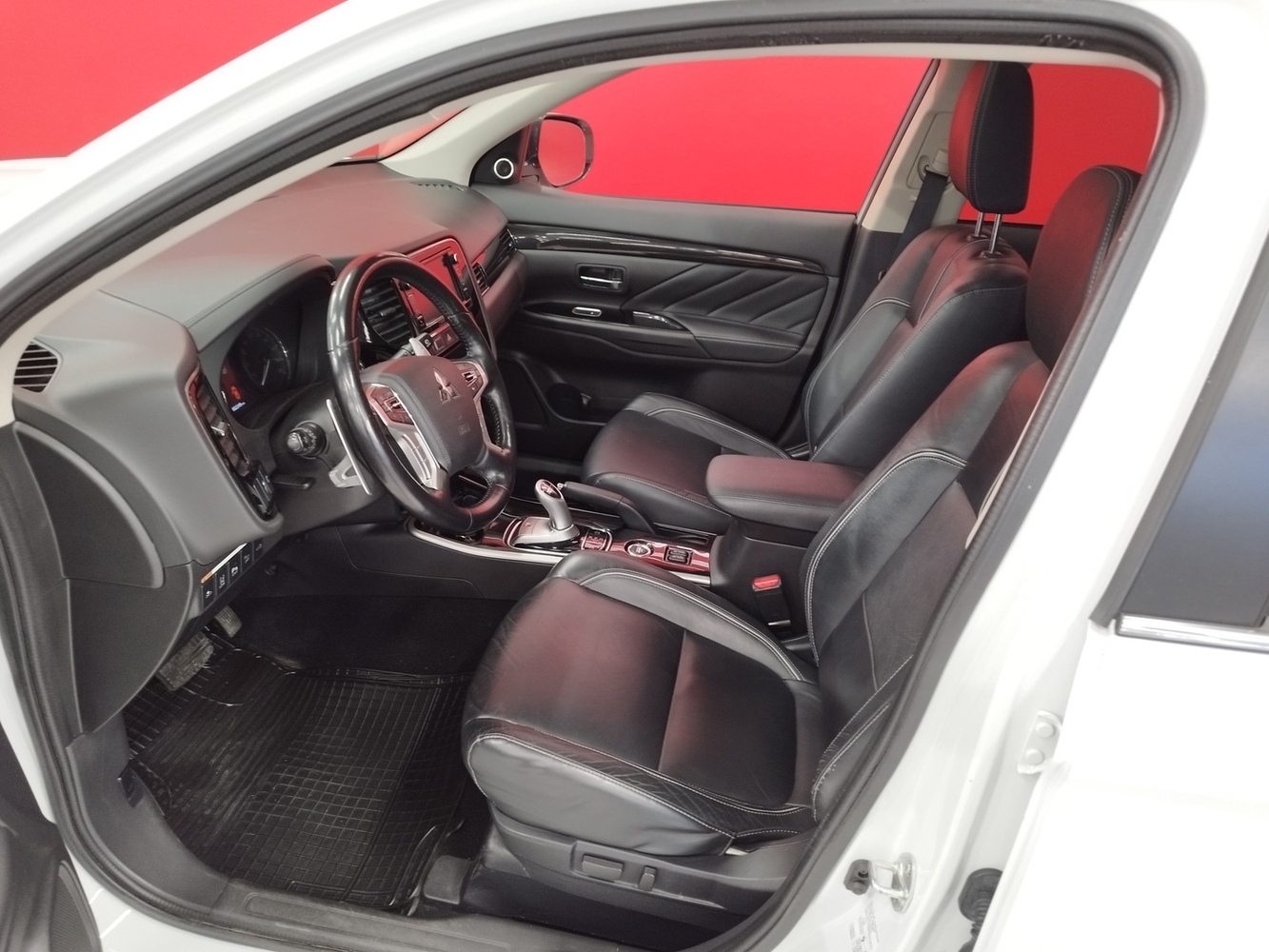 Mitsubishi Outlander PHEV vaihtoauto