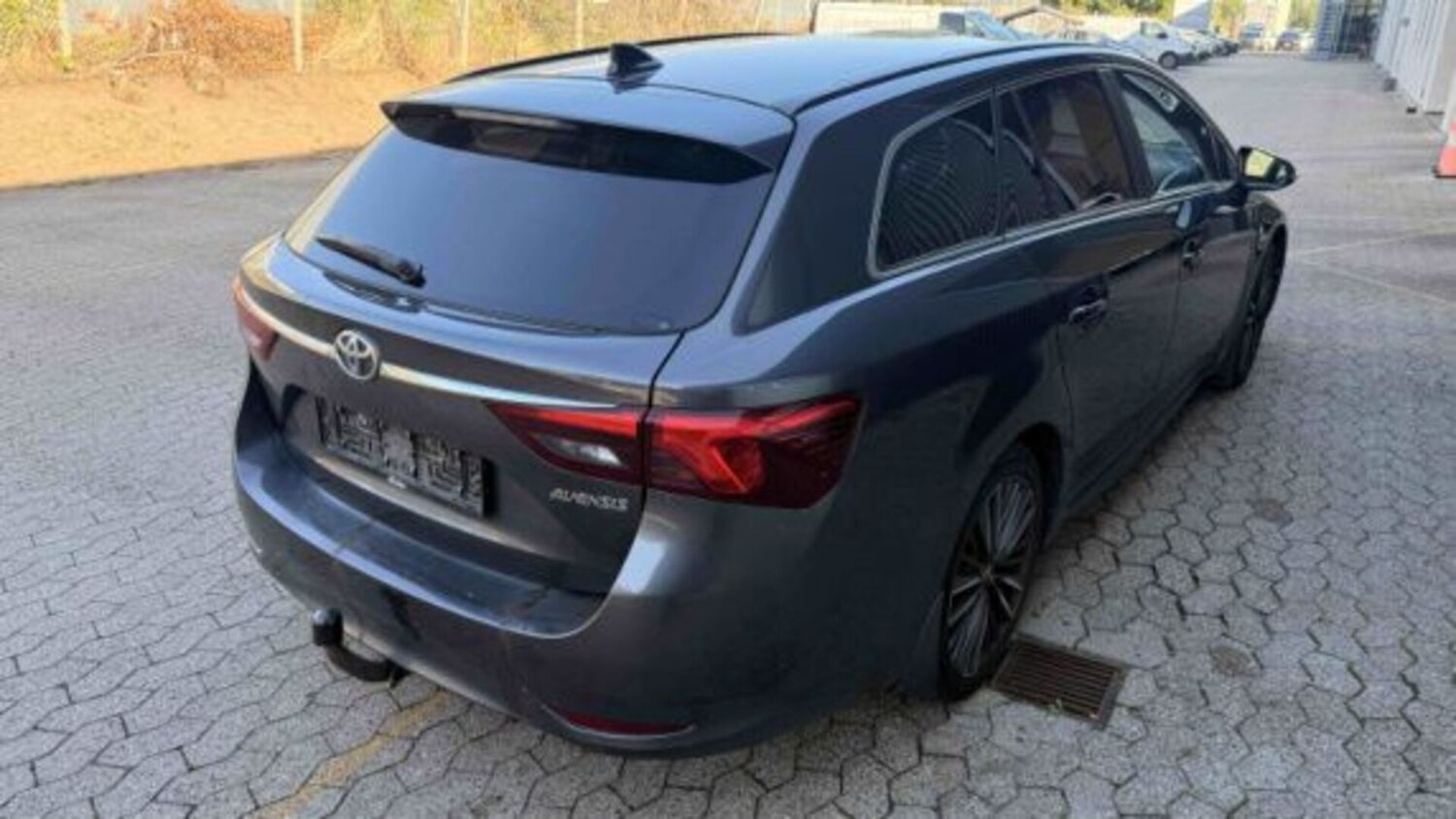 Toyota Avensis vaihtoauto