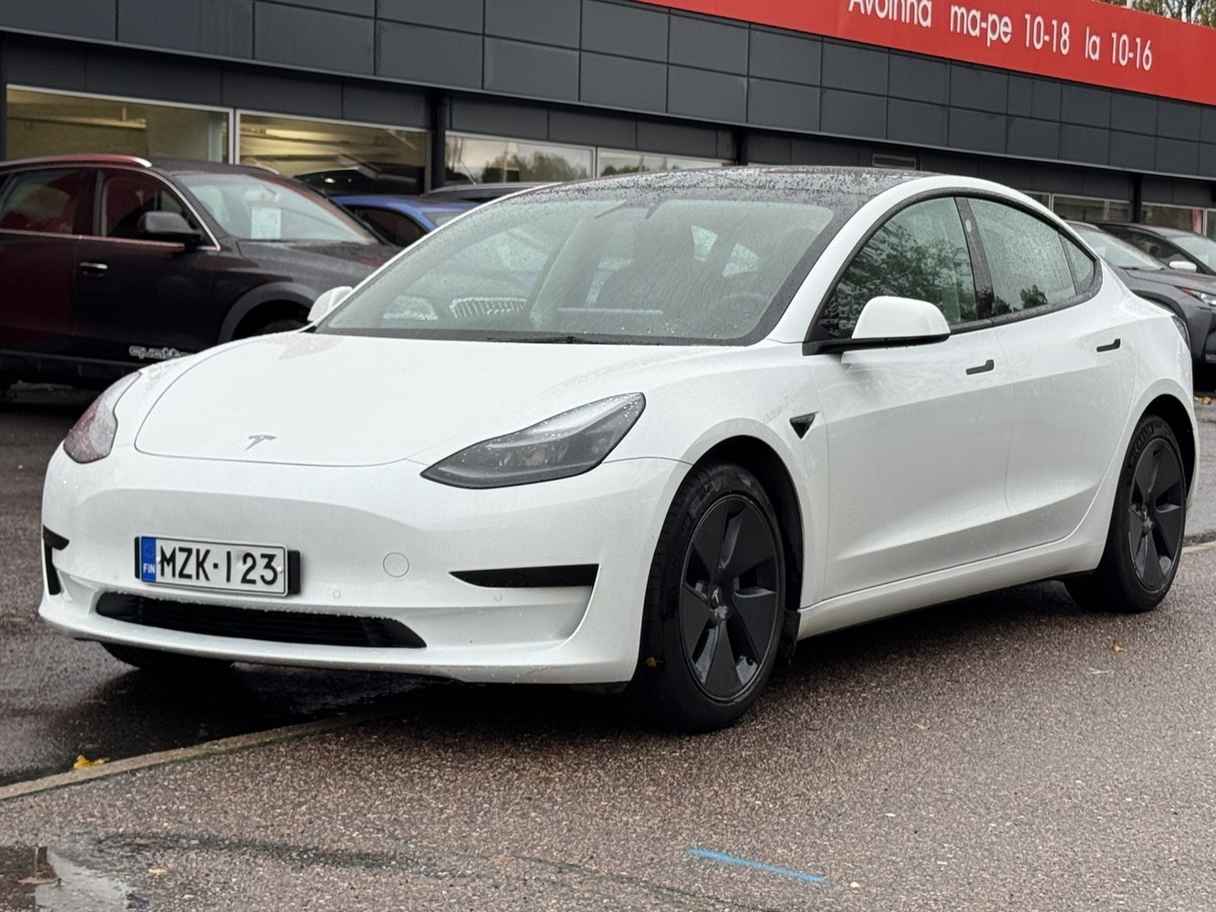 Tesla Model 3 vaihtoauto