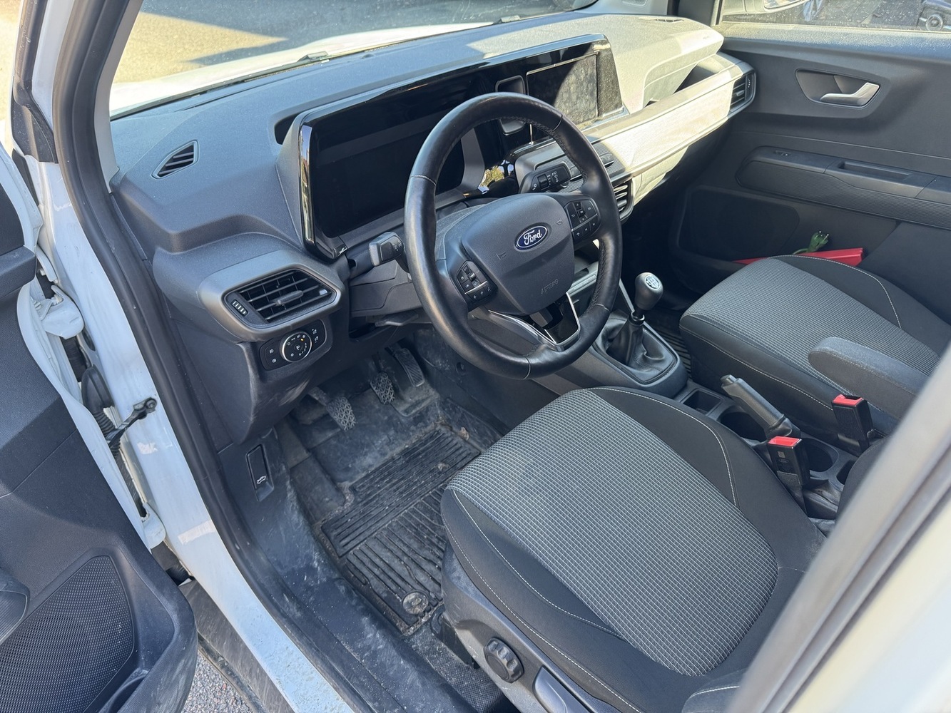 Ford Transit Courier vaihtoauto