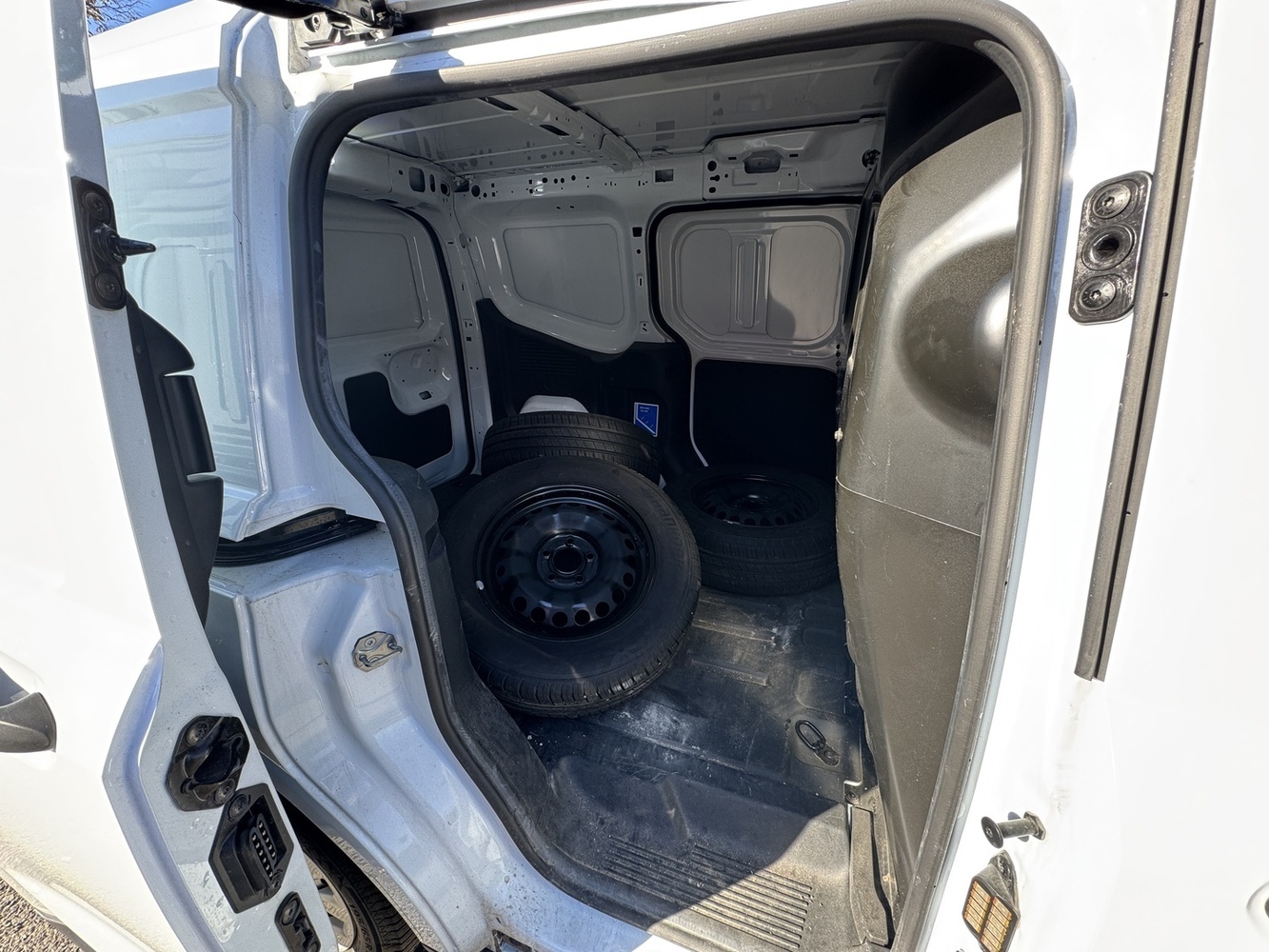 Ford Transit Courier vaihtoauto