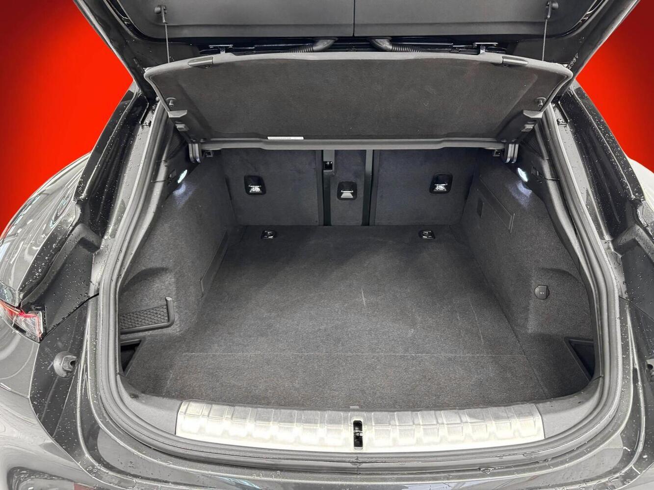 Porsche Taycan vaihtoauto