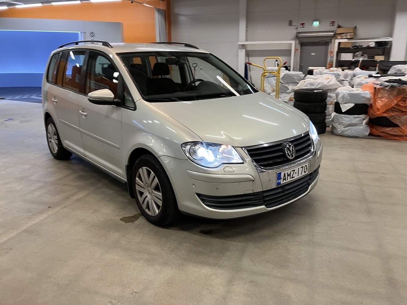 Volkswagen Touran vaihtoauto
