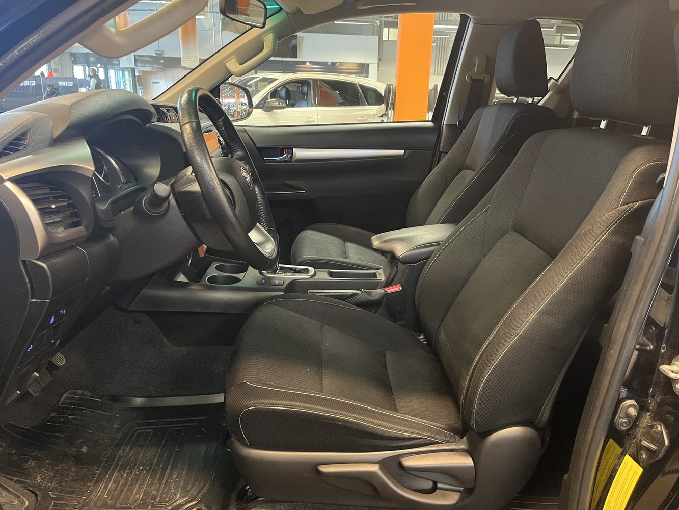 Toyota Hilux vaihtoauto
