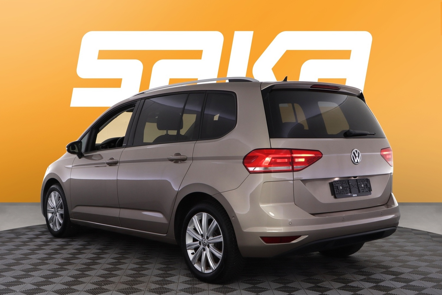 Volkswagen Touran vaihtoauto