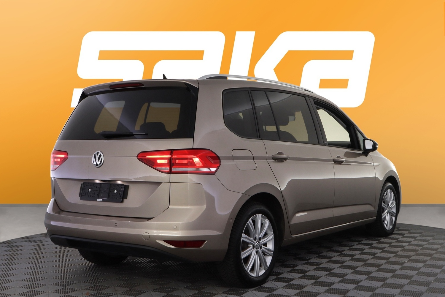 Volkswagen Touran vaihtoauto