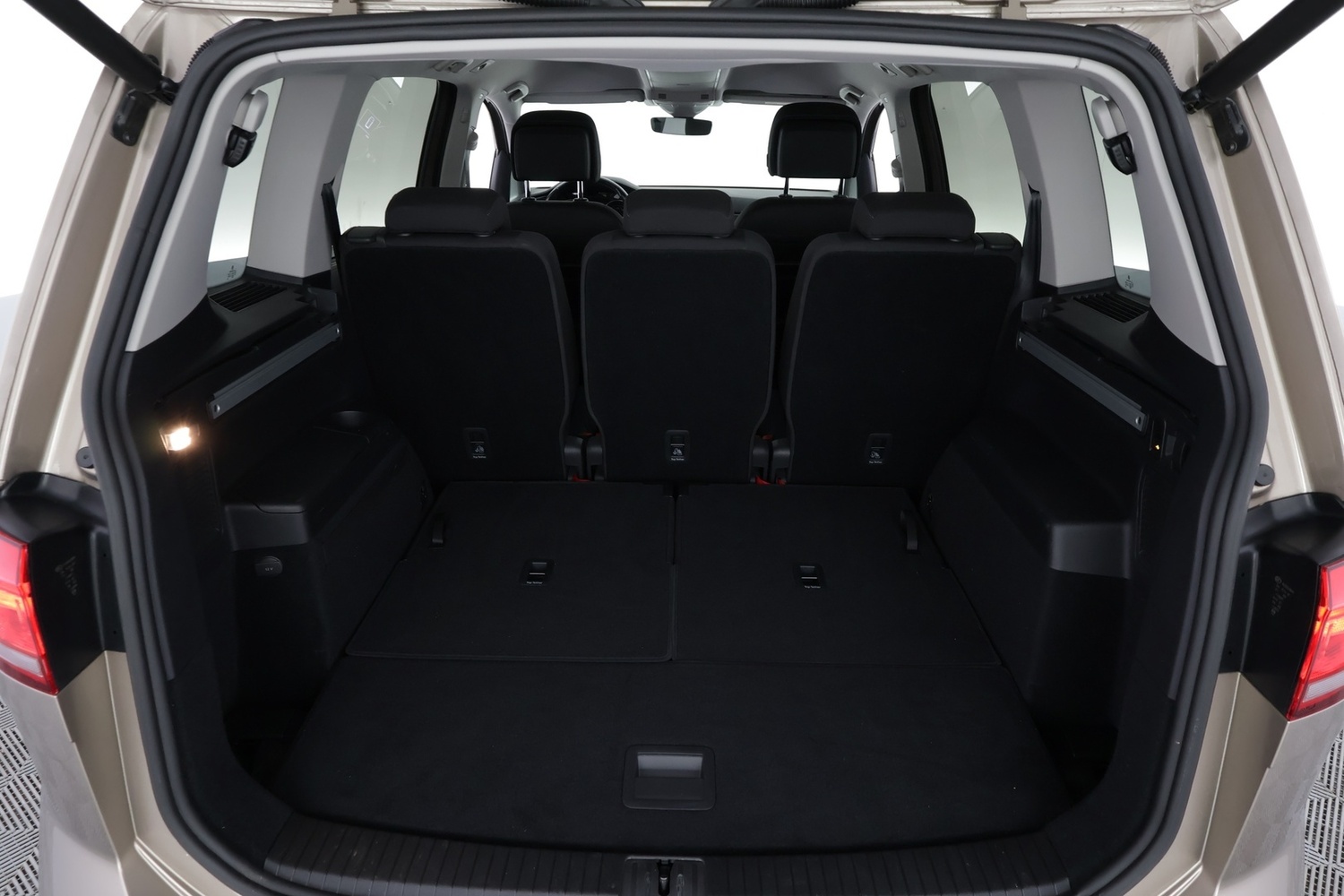 Volkswagen Touran vaihtoauto