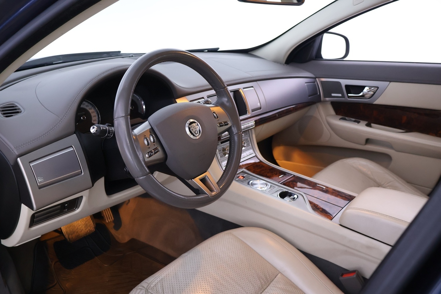Jaguar XF vaihtoauto
