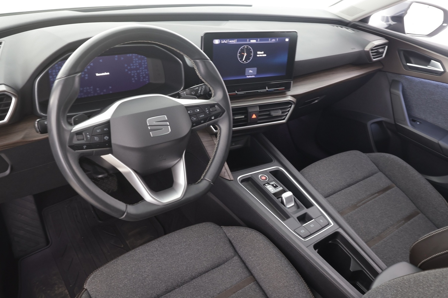 SEAT Leon Sportstourer vaihtoauto