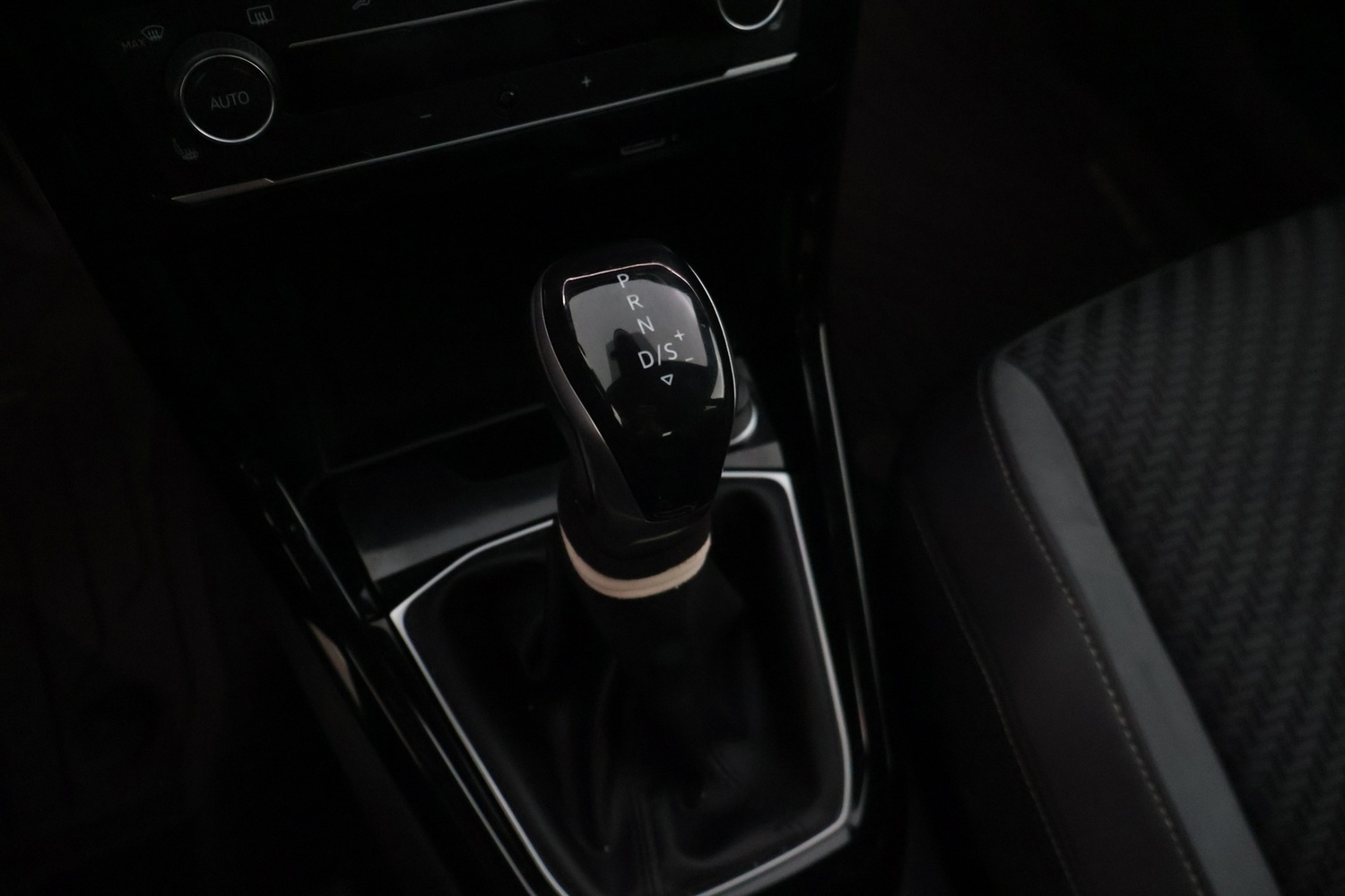 Volkswagen T-Cross vaihtoauto