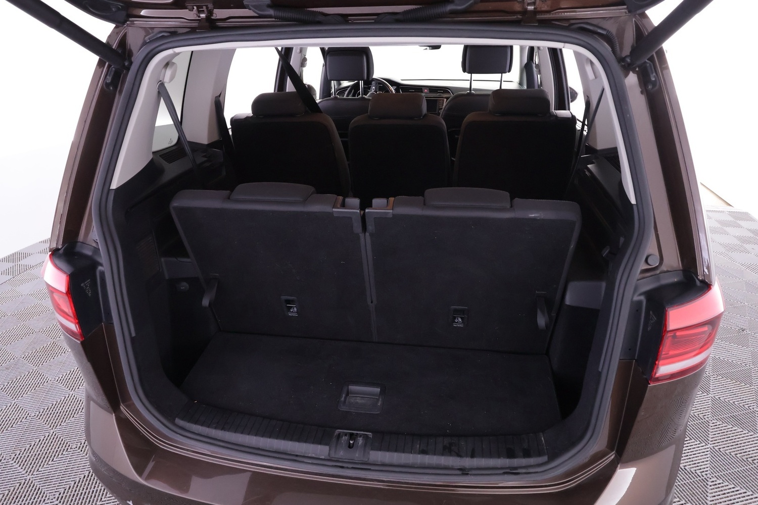 Volkswagen Touran vaihtoauto