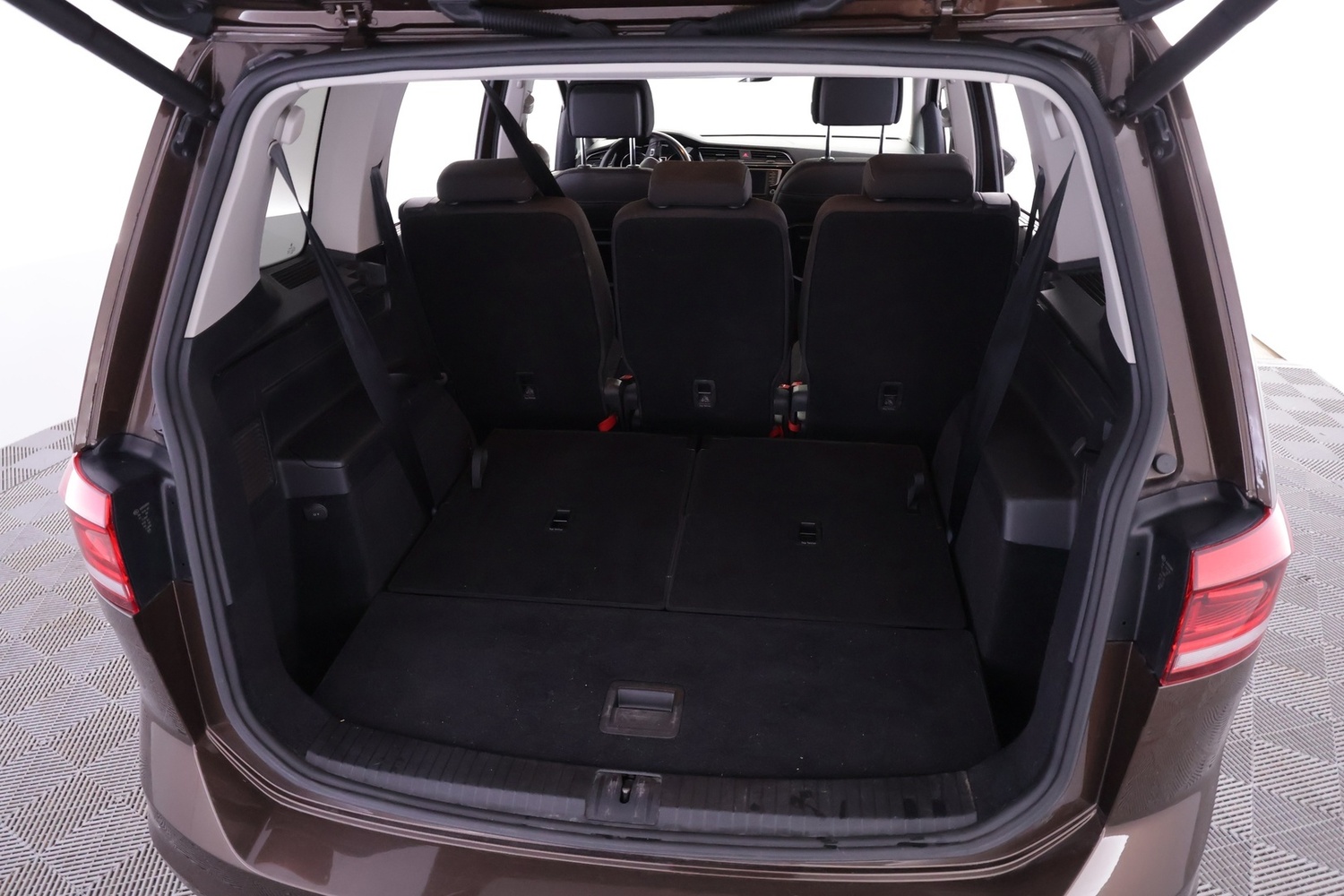 Volkswagen Touran vaihtoauto