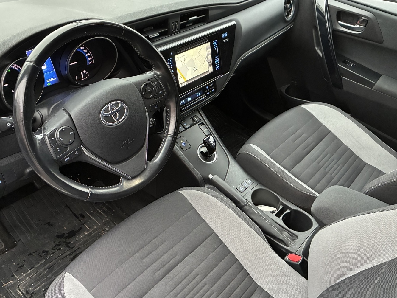 Toyota Auris vaihtoauto