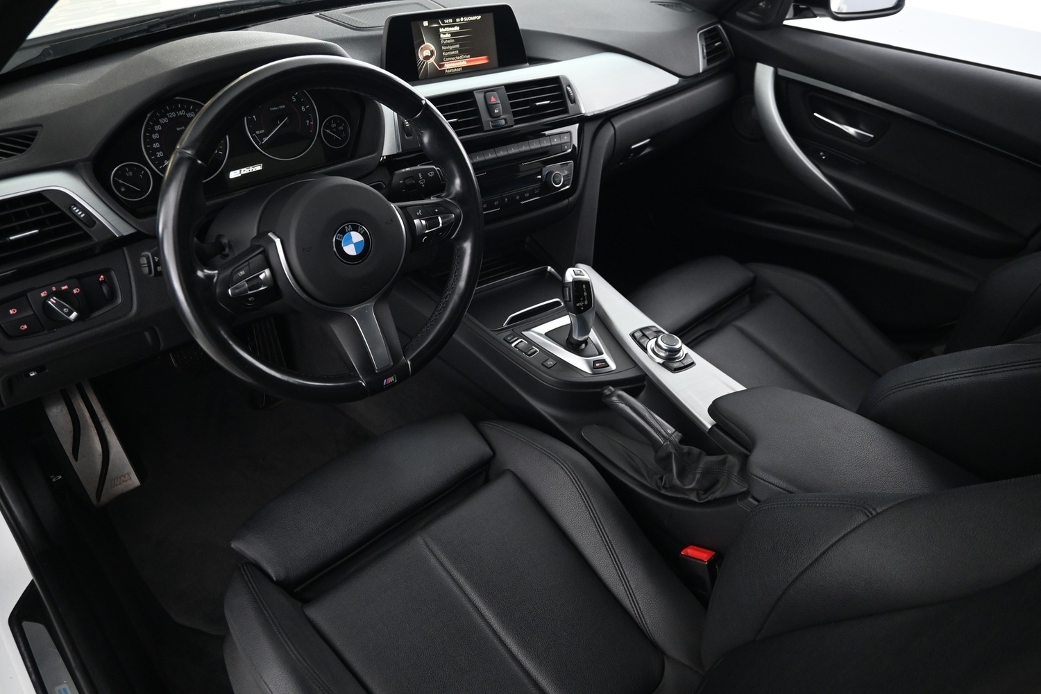 BMW 330 vaihtoauto