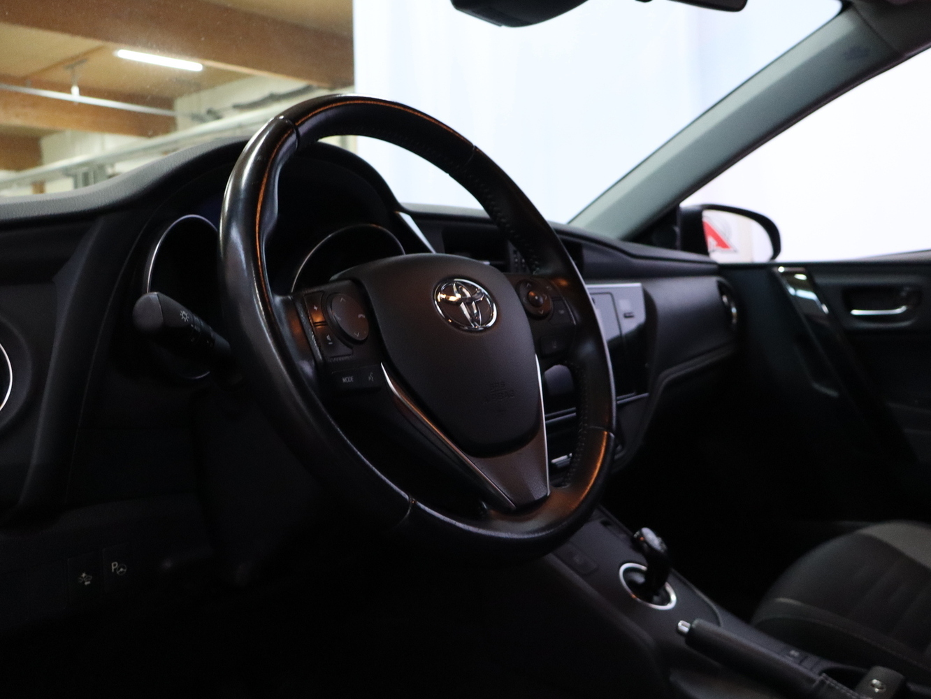 Toyota Auris vaihtoauto