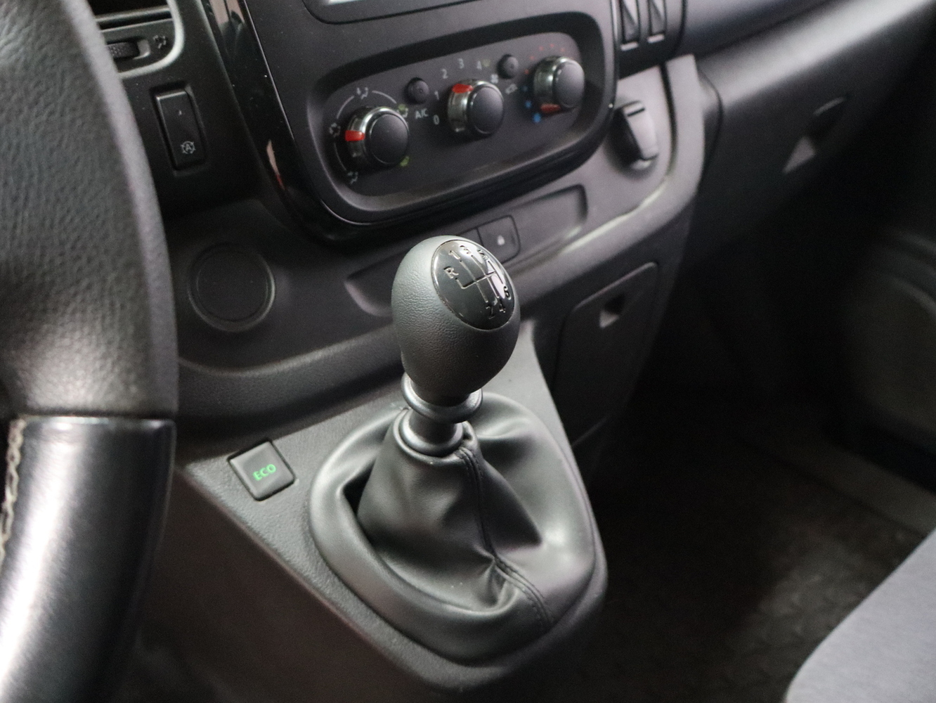 Opel Vivaro vaihtoauto