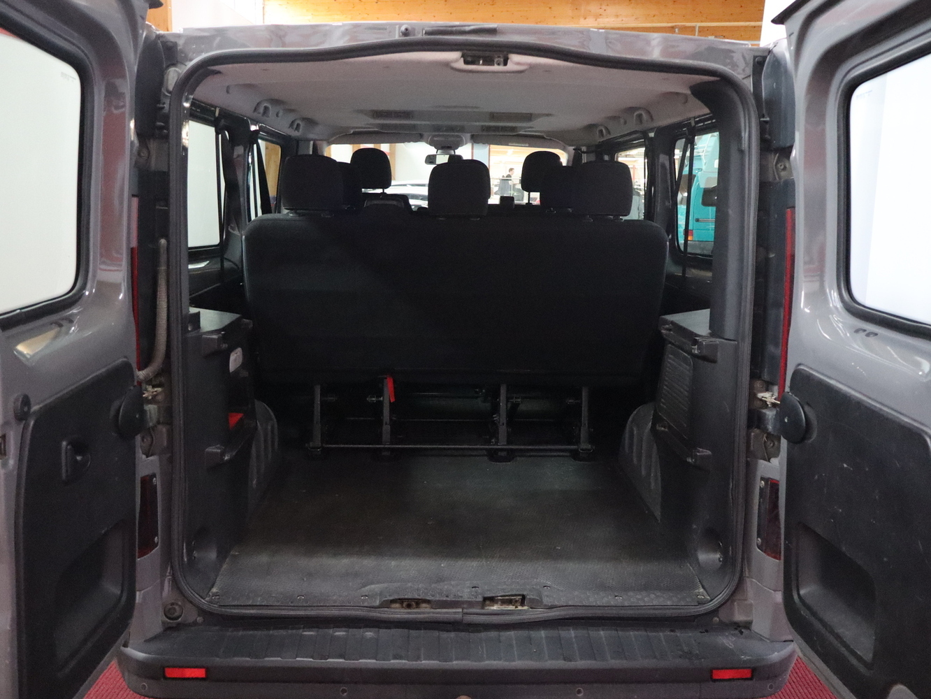Opel Vivaro vaihtoauto