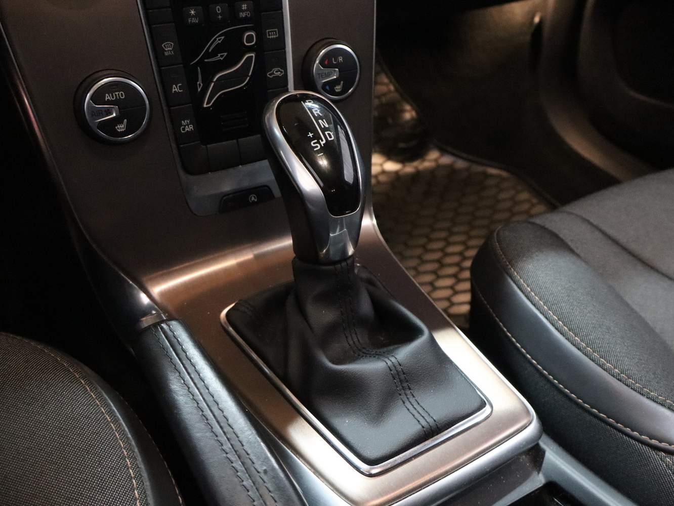 Volvo V40 Cross Country vaihtoauto