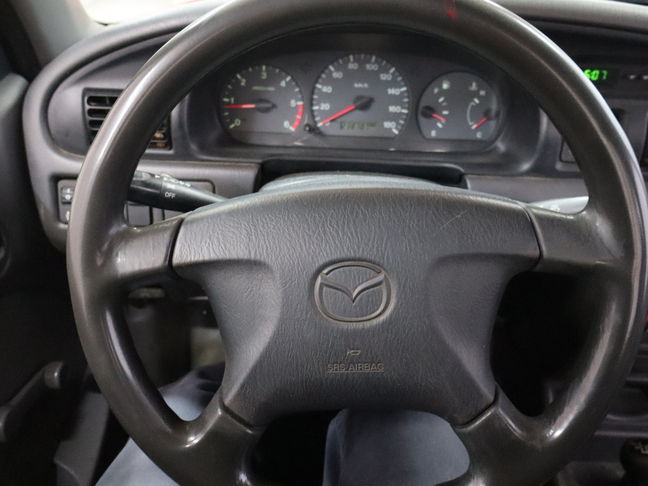 Mazda B2500 vaihtoauto