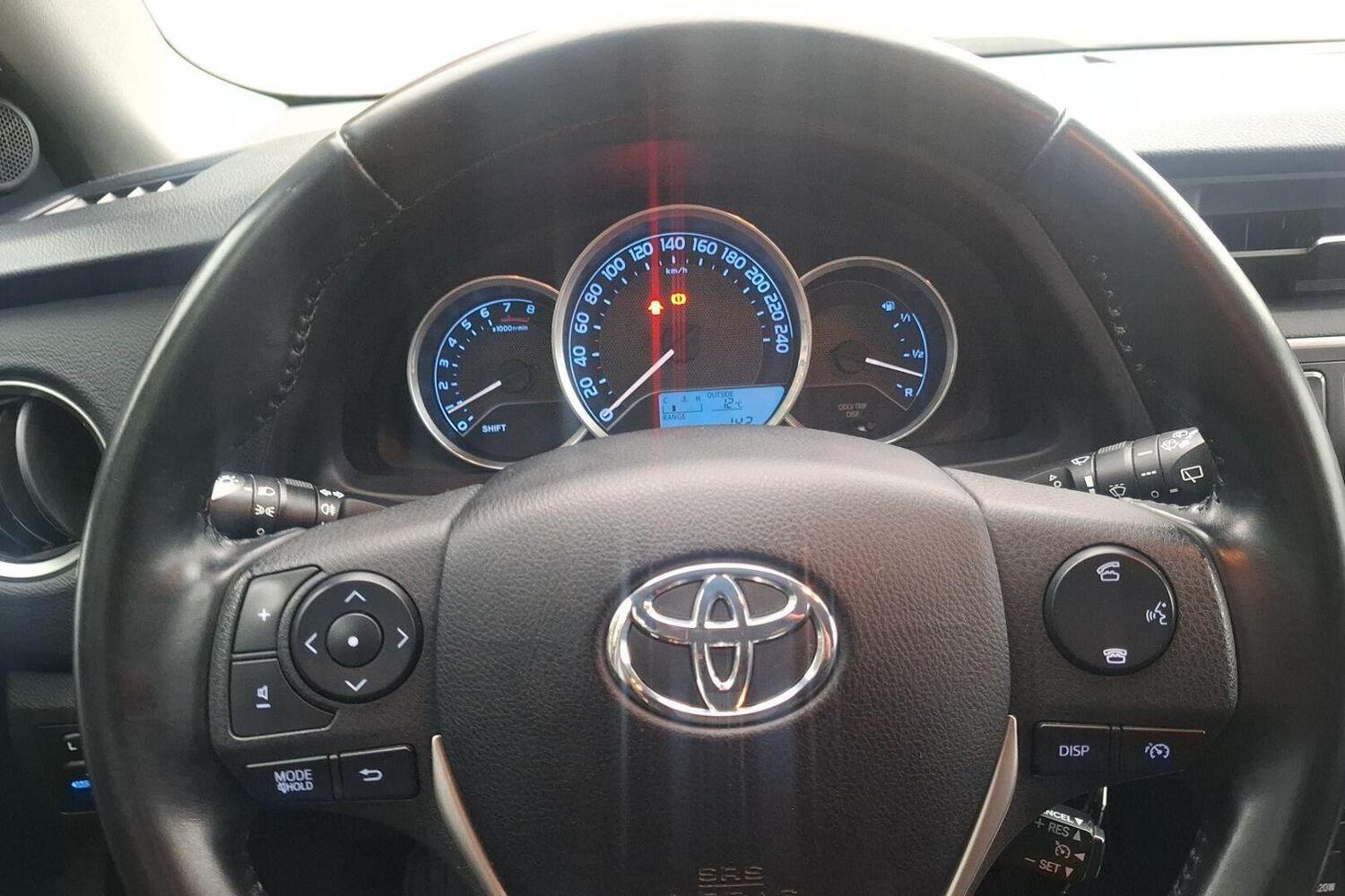 Toyota Auris vaihtoauto