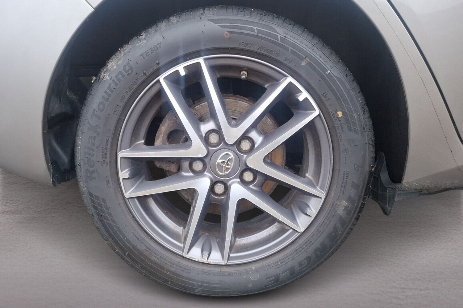 Toyota Auris vaihtoauto