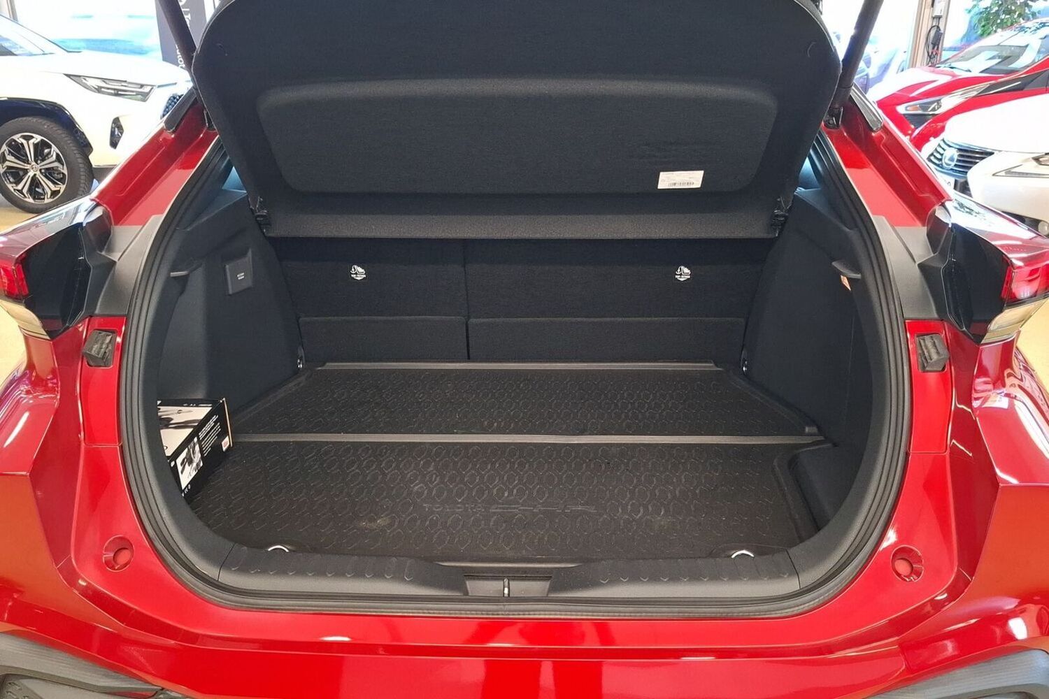 Toyota C-HR vaihtoauto