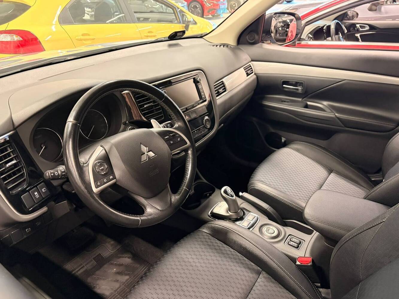 Mitsubishi Outlander PHEV vaihtoauto