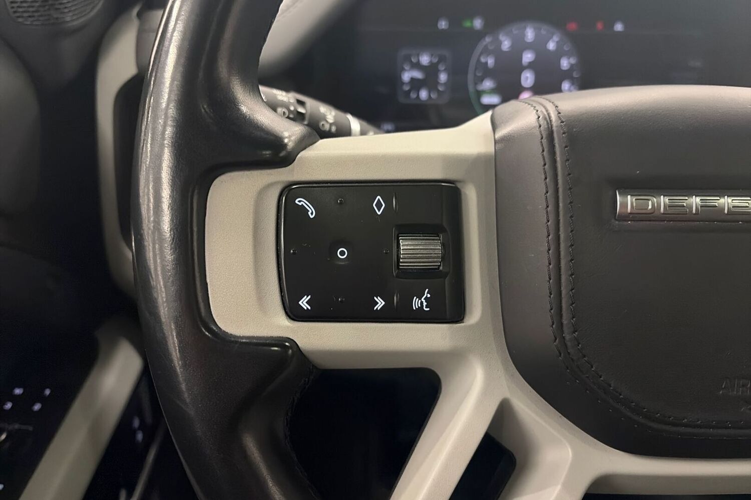 Land Rover Defender vaihtoauto