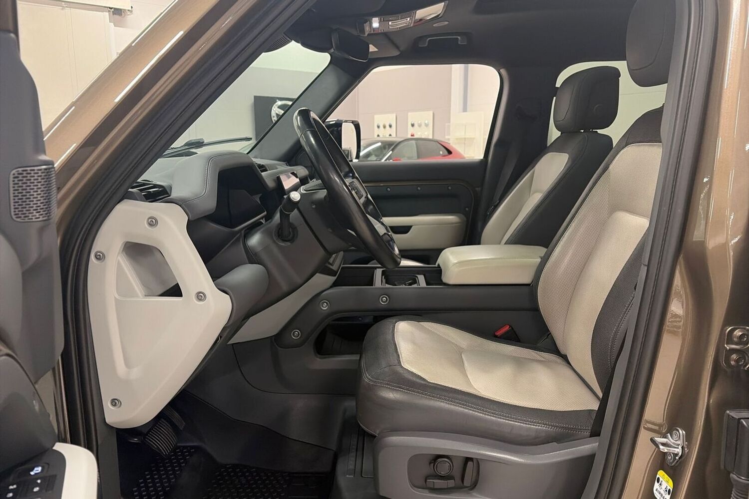 Land Rover Defender vaihtoauto