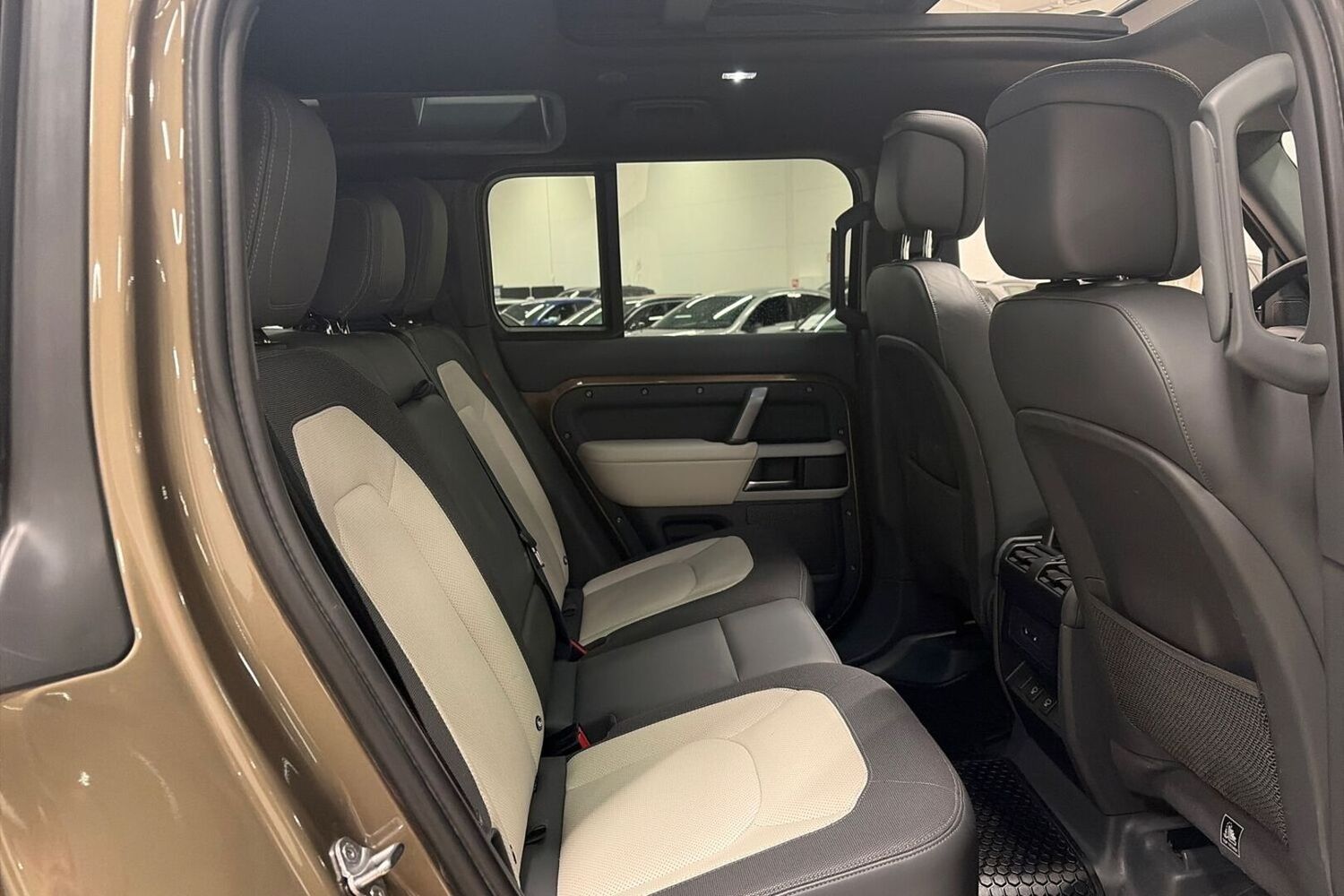 Land Rover Defender vaihtoauto