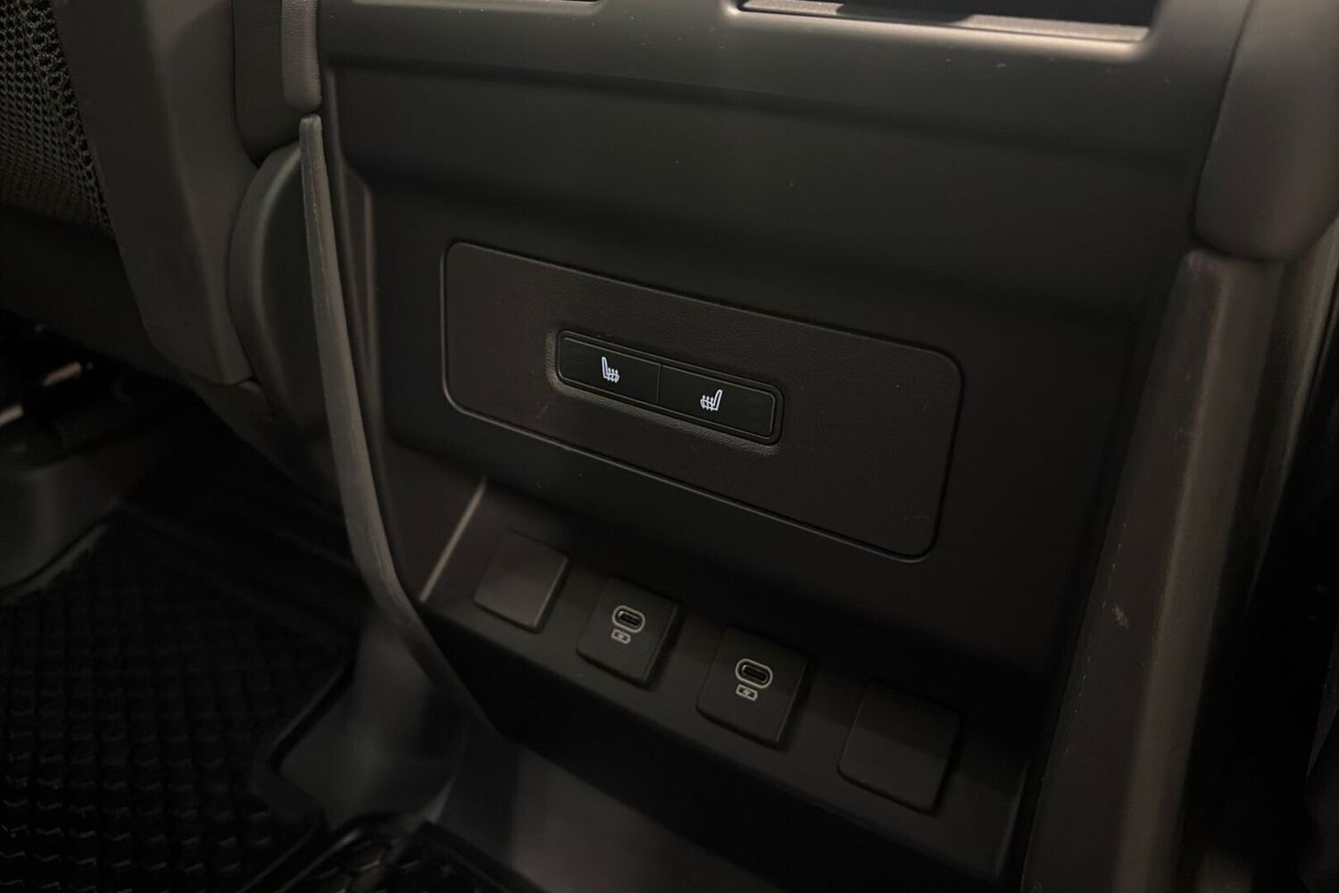 Land Rover Defender vaihtoauto