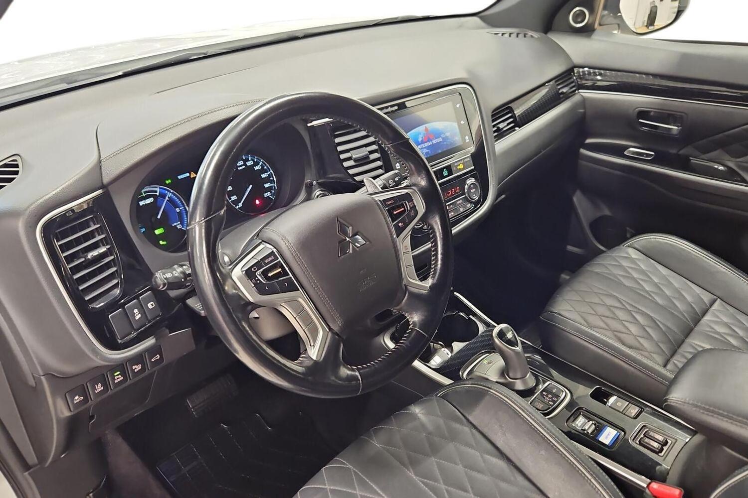 Mitsubishi Outlander PHEV vaihtoauto
