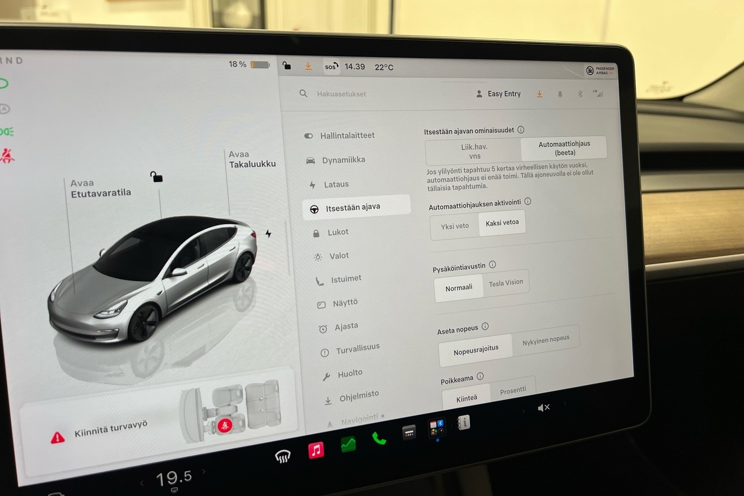 Tesla Model 3 vaihtoauto