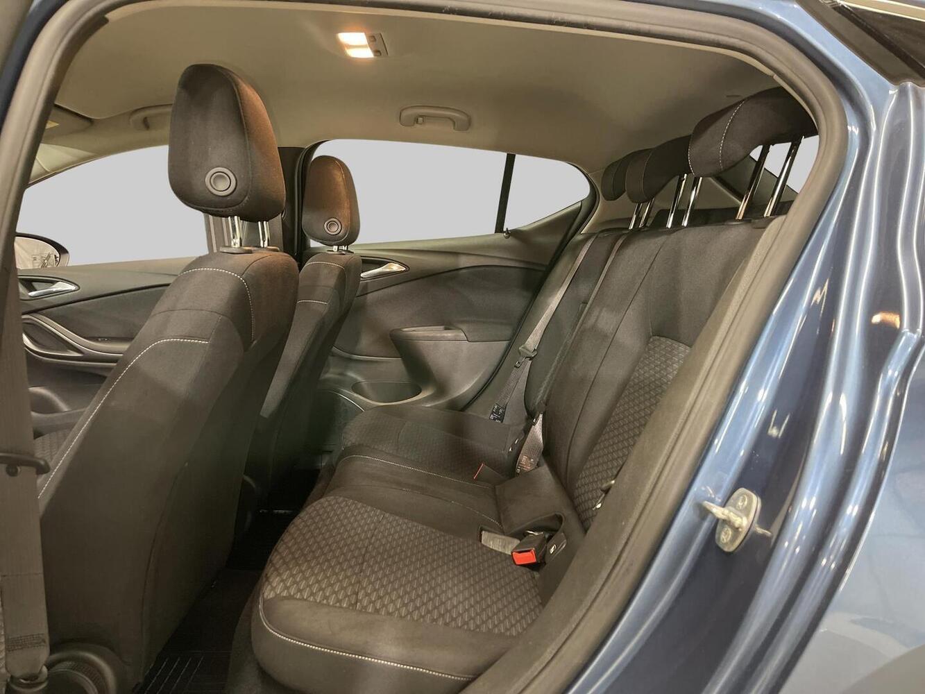 Opel Astra vaihtoauto