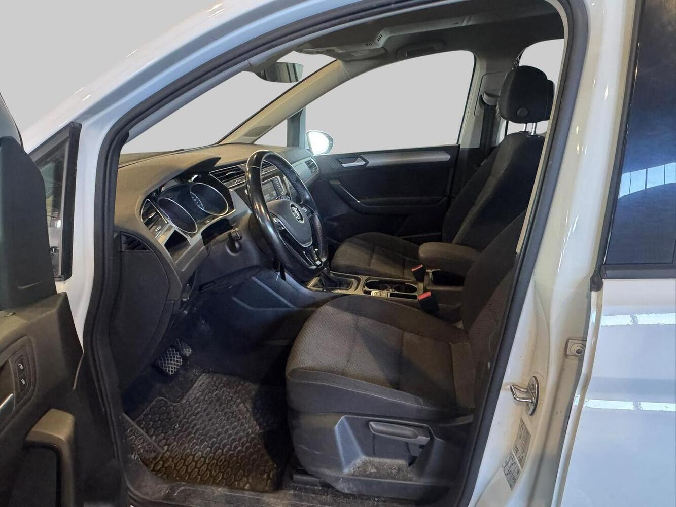 Volkswagen Touran vaihtoauto