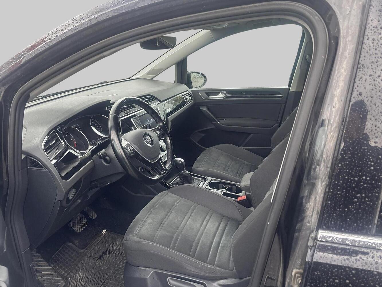 Volkswagen Touran vaihtoauto