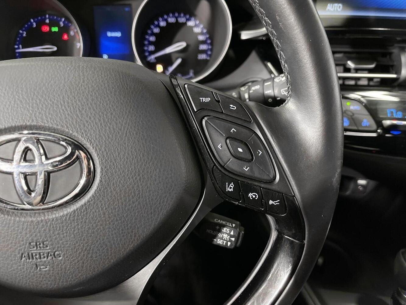 Toyota C-HR vaihtoauto