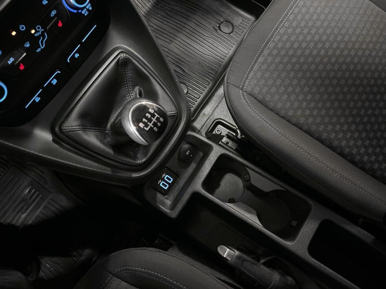 Ford Transit Connect vaihtoauto