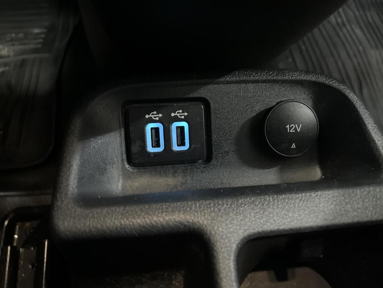 Ford Transit Connect vaihtoauto