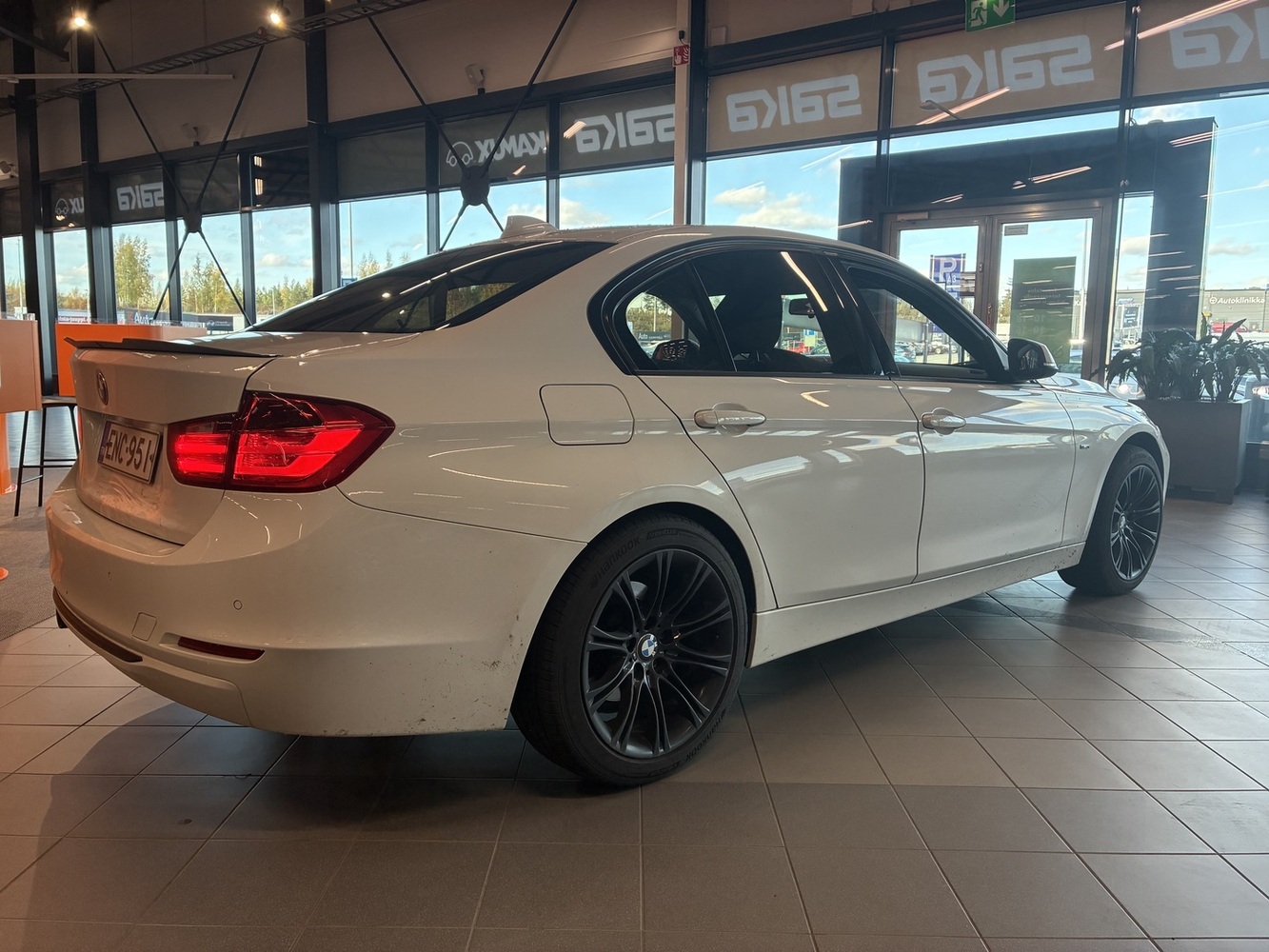 BMW 320 vaihtoauto