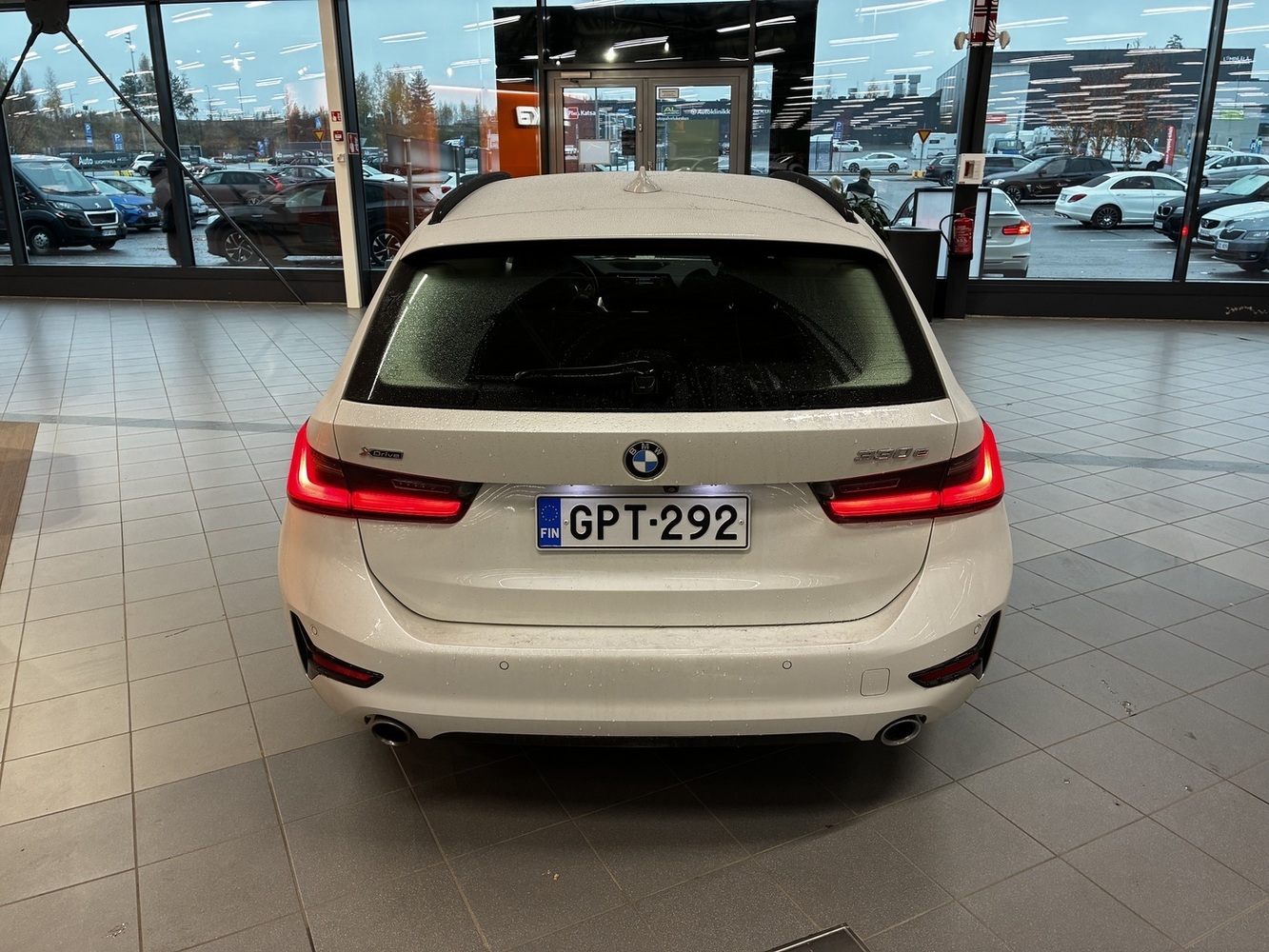 BMW 330 vaihtoauto