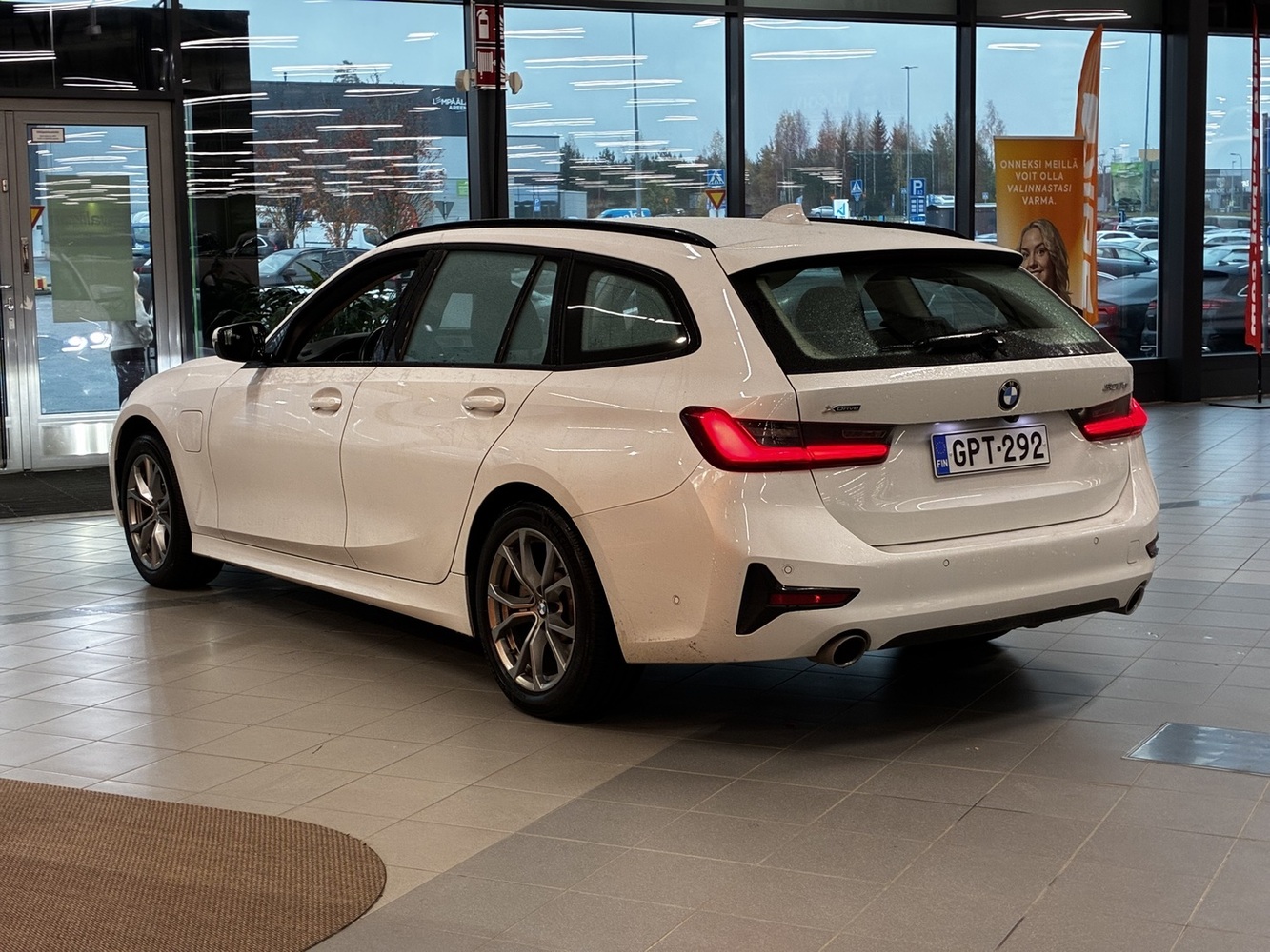 BMW 330 vaihtoauto