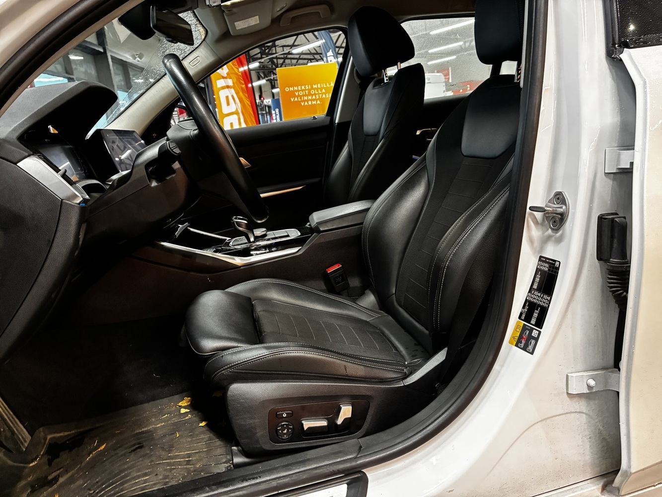 BMW 330 vaihtoauto