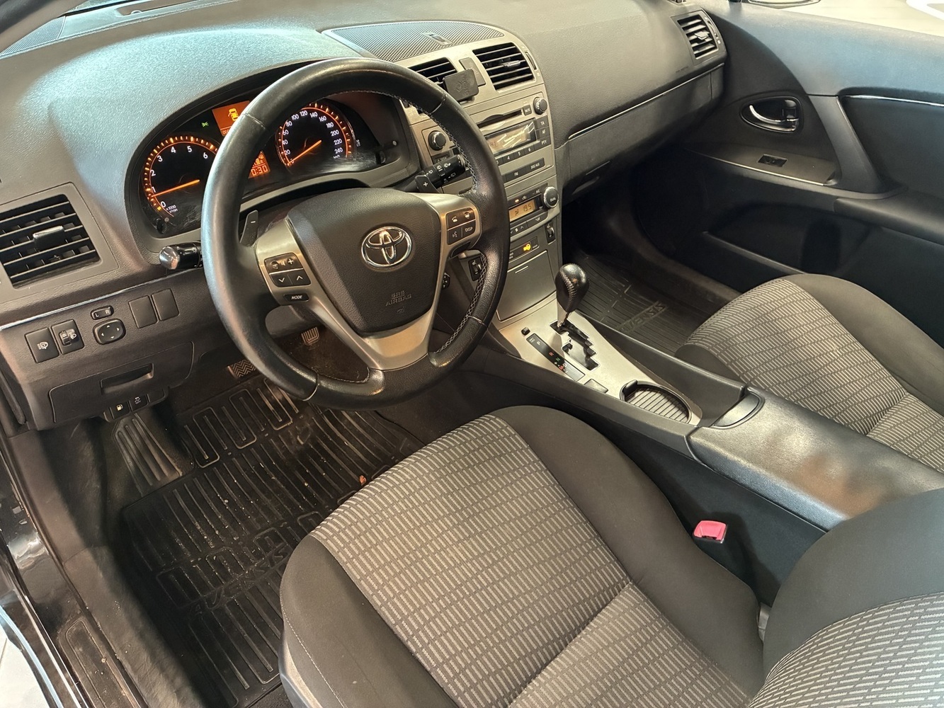 Toyota Avensis vaihtoauto