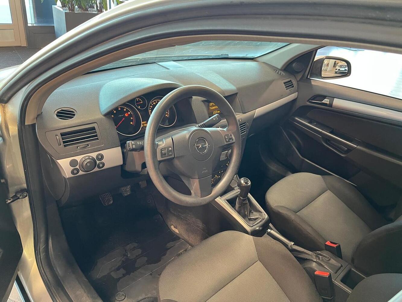 Opel Astra vaihtoauto