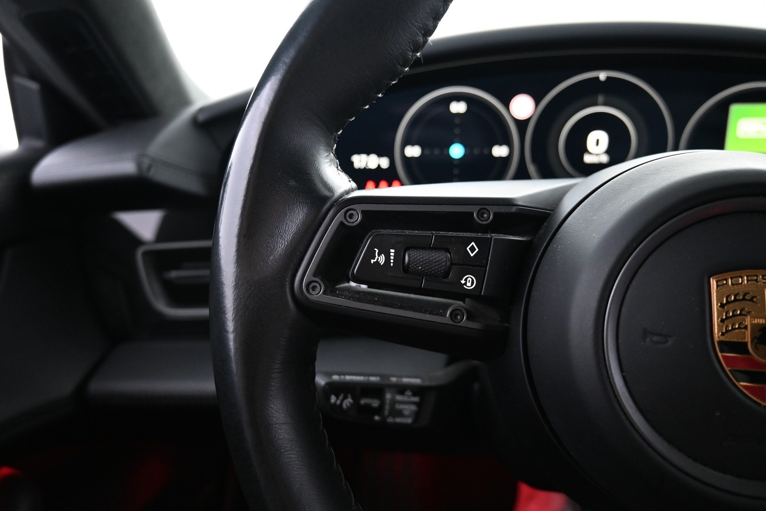 Porsche Taycan vaihtoauto