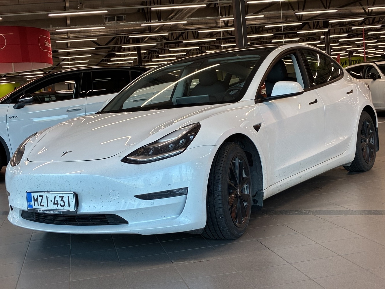 Tesla Model 3 vaihtoauto