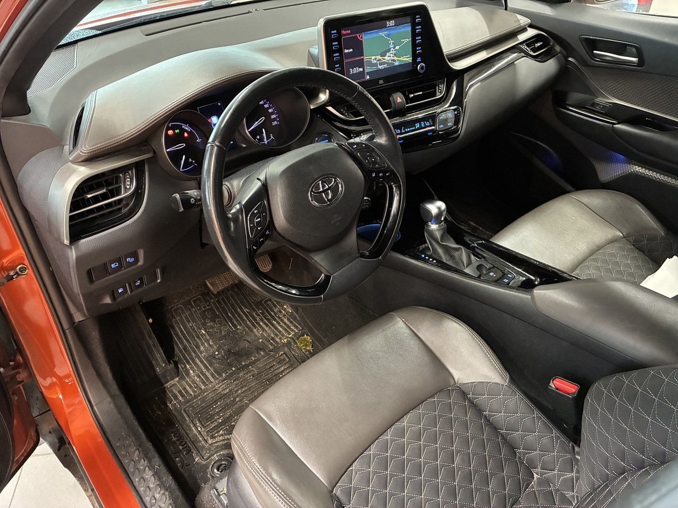 Toyota C-HR vaihtoauto