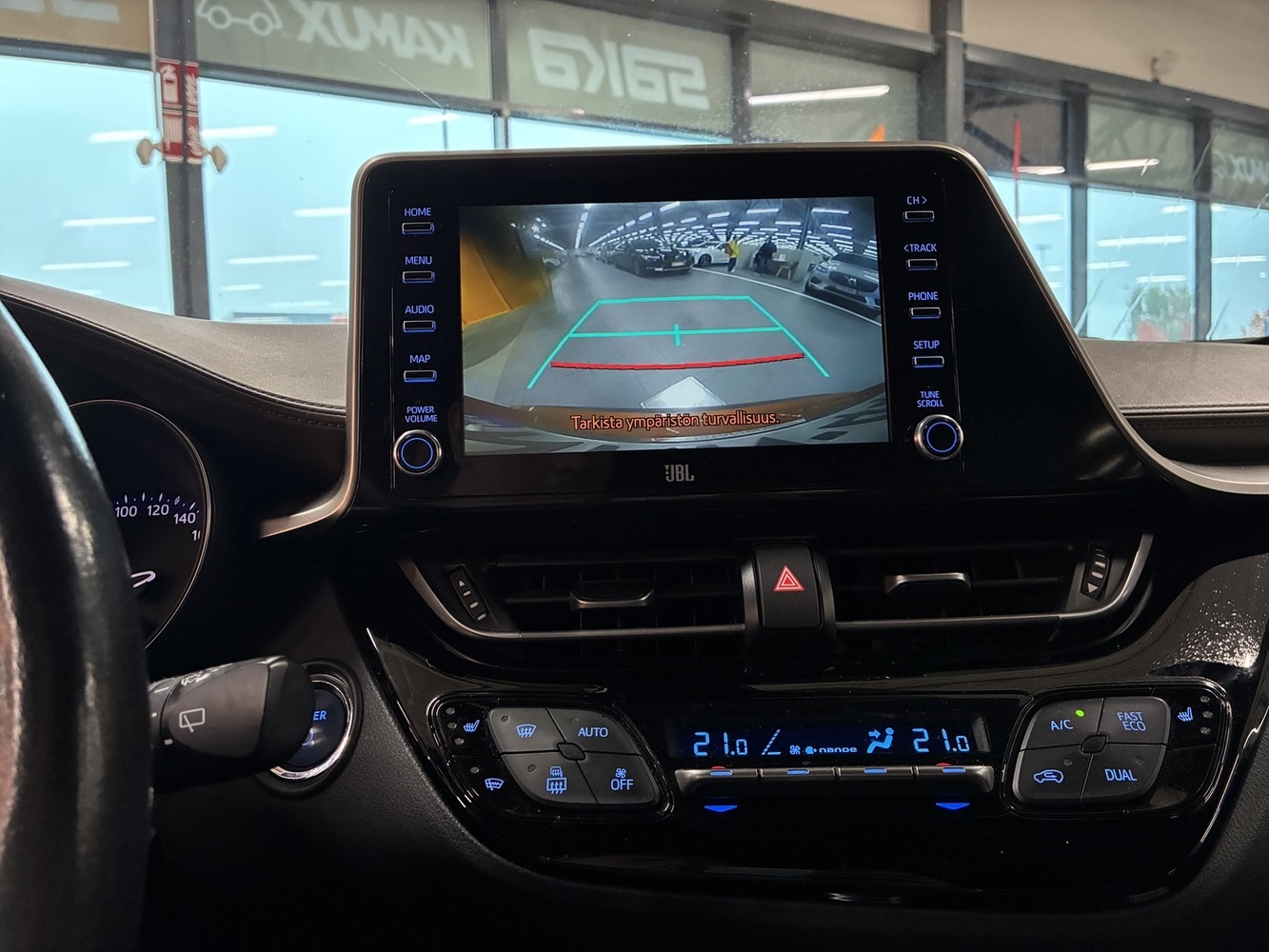 Toyota C-HR vaihtoauto